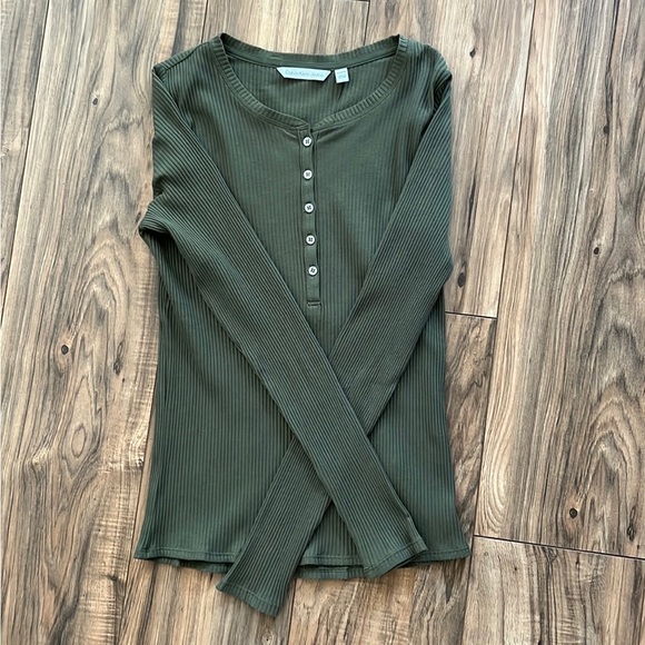 NEW Calvin Klein Jeans Long Sleeve Women’s Top, Size XS, Olive Green, NWOT - Picture 4 of 4